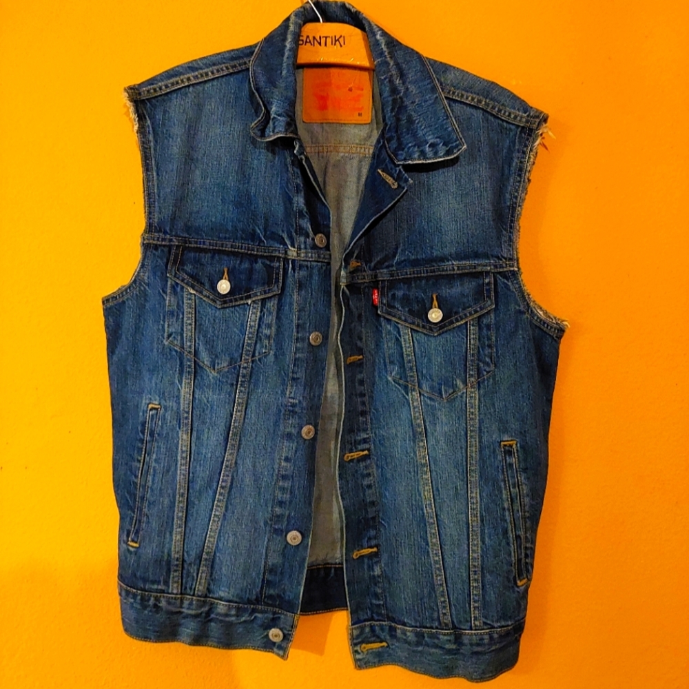 Levi Sleeveless Vest